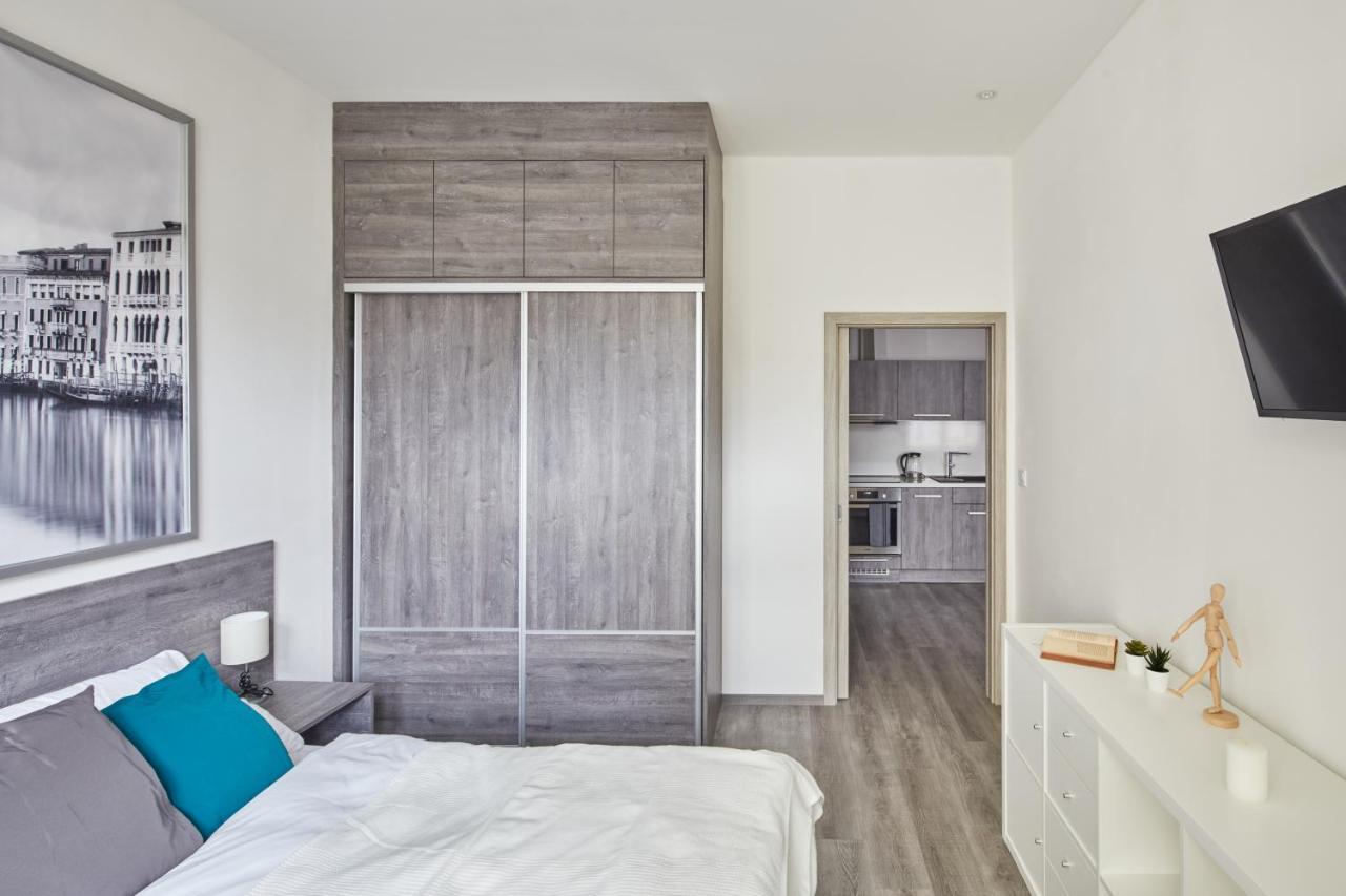 Minimalist Apartment On Wenceslas Square By Prague Days Bagian luar foto